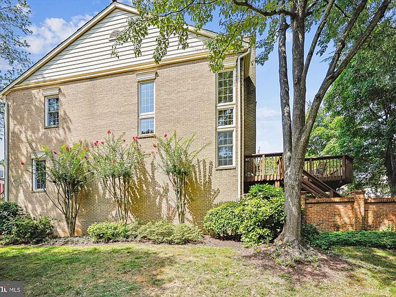 5th image of 10921 Bloomingdale Dr