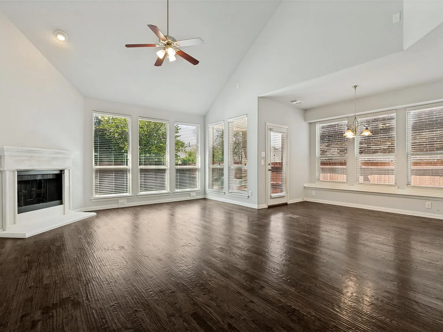 4 bed, 3.5 bath, 3834 sqft, $3,900 — Photo 3