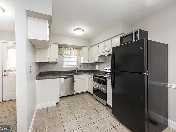 5th image of 328 Carlyn Ct