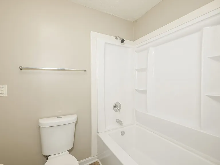 6490 Executive Dr — Photo 14