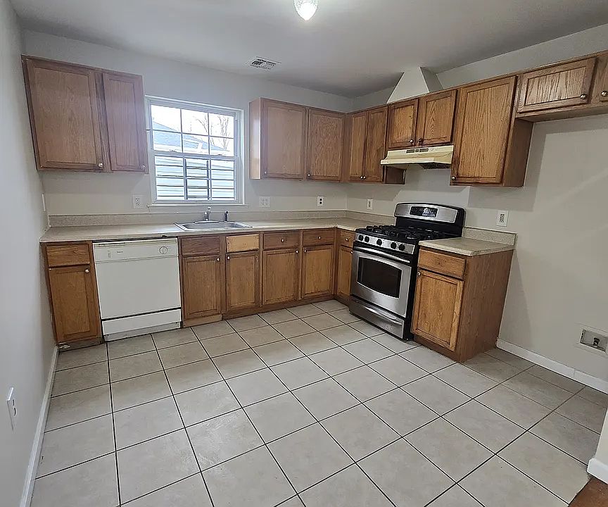 1st image of 520 S 15th St #5C