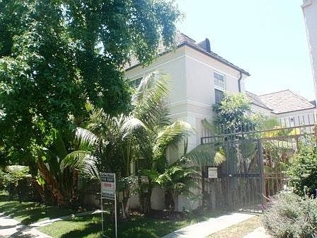 2nd image of 443 1/2 N Orange Grove Ave