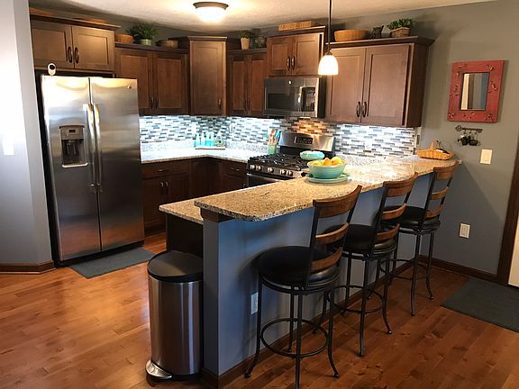 2nd image of 5825 Pine Ct