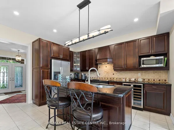 2454 Springforest Dr, Oakville, ON L6M 0A1