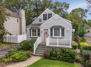 8 Pocahontas St E, Massapequa, NY 11758