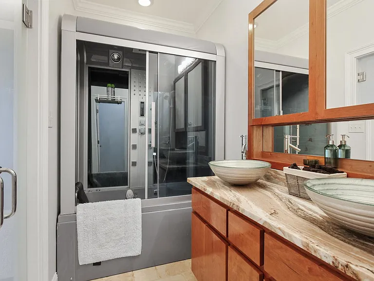 102 W 36th St — Photo 18