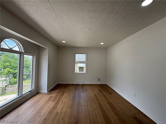5th image of 1281 S Hawkins Ave