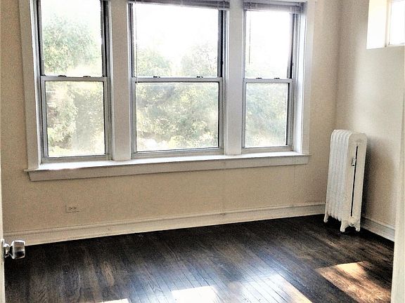 2nd image of 4002 N Kenmore Ave APT 2E