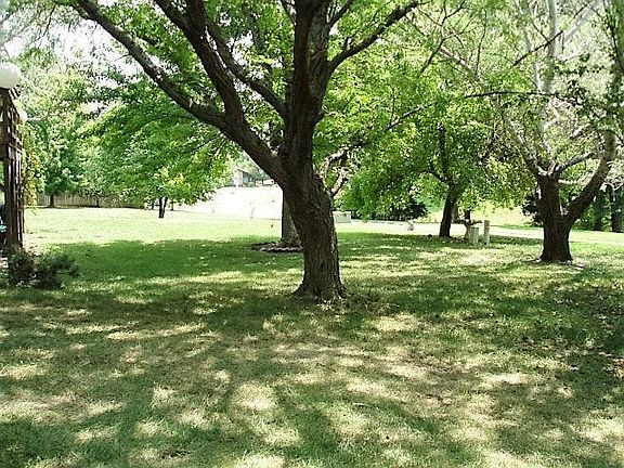 3rd image of 533 Tamerisk Dr