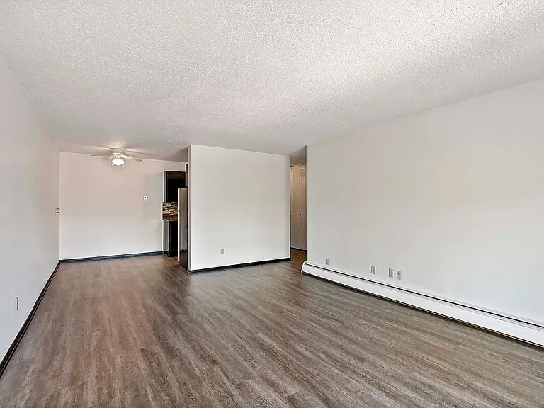 Winnetka Village Apts — Photo 15
