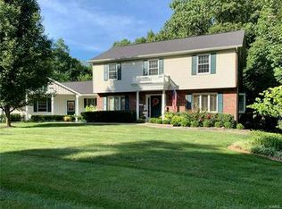 3402 Whiteclif Ln, Godfrey, IL 62035