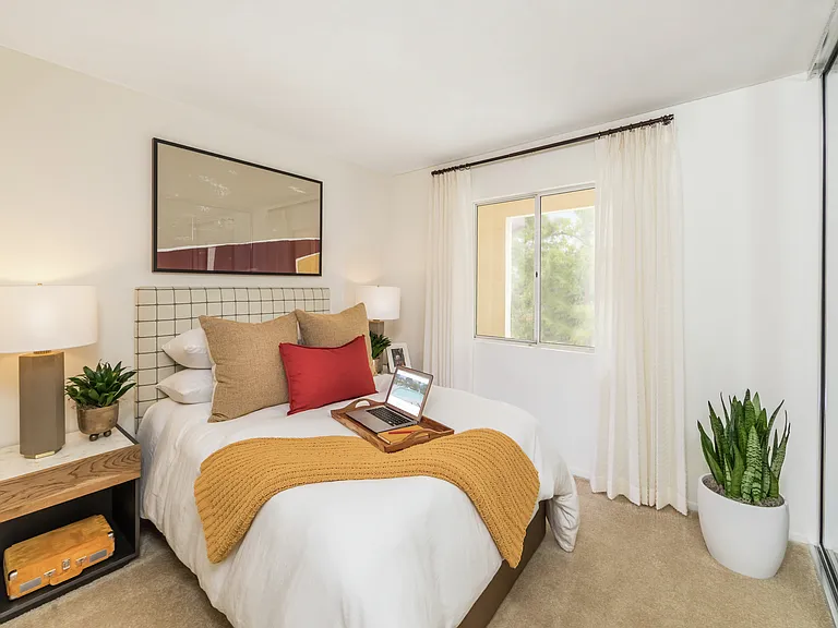 Stanford Court Apartments — Photo 5