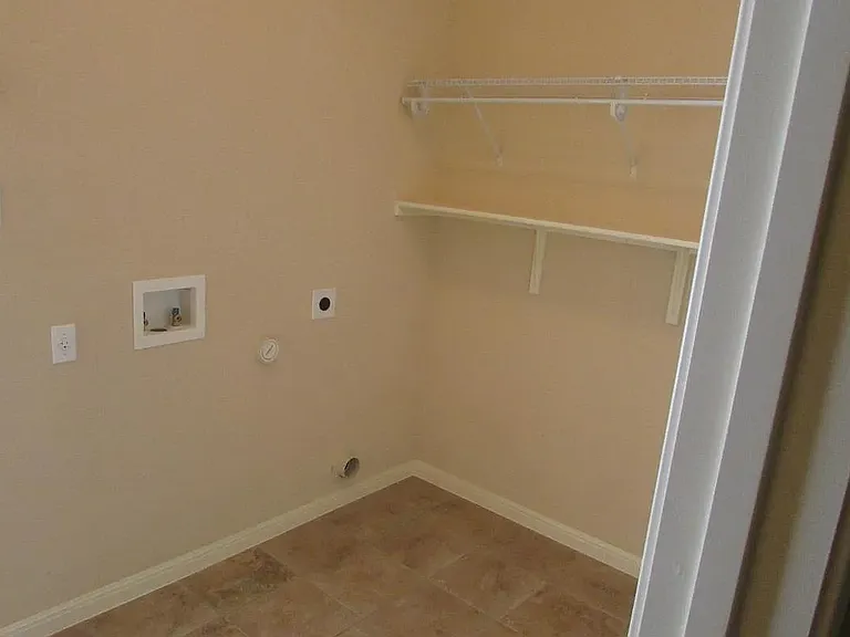 utility room / laundry room