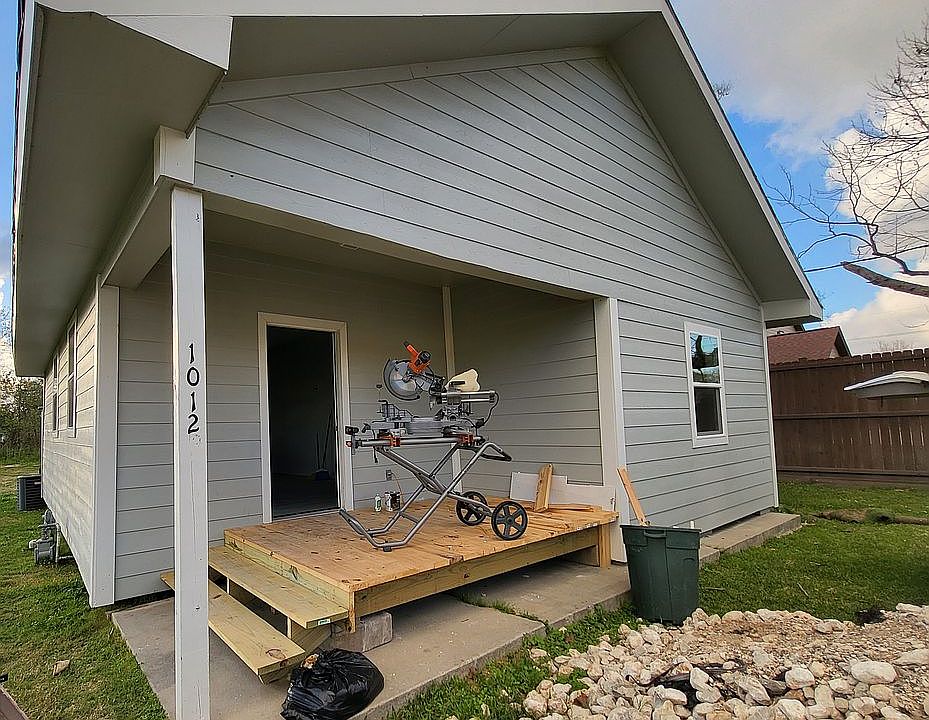 1st image of 1012 Llano St