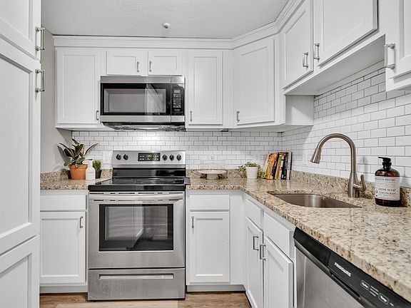 3rd image of 33 Lodgen Ct APT 1F