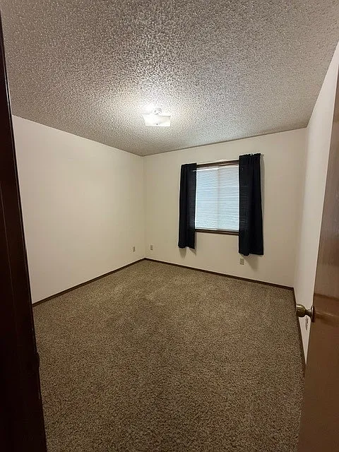 3 bed, 1038 sqft, $1,850 — Photo 3