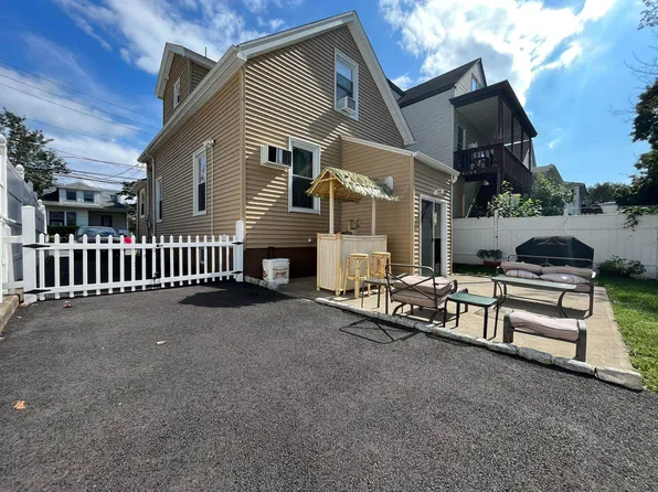 61 Zabriskie St, Haledon, NJ 07508