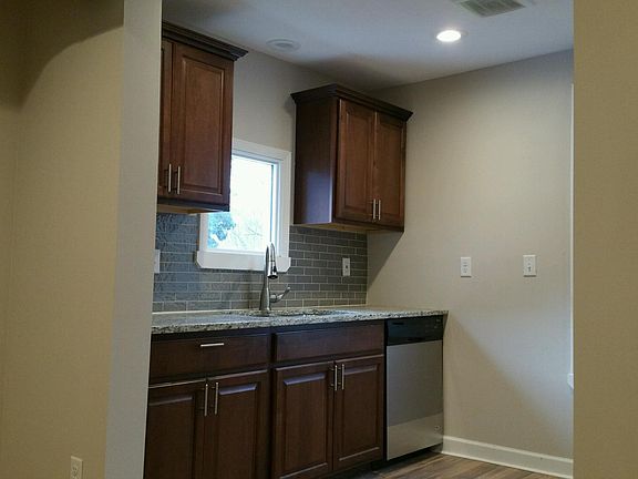 2nd image of 845 Wealthy St SE #4