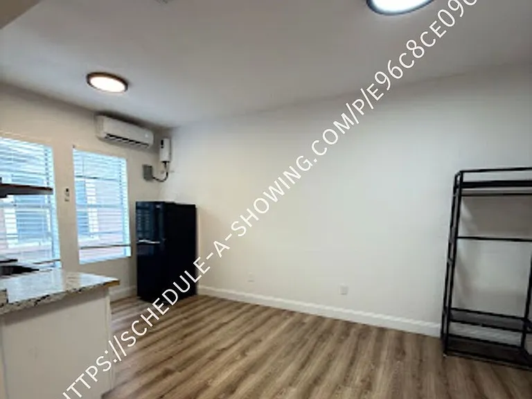911 E 23rd Ave #9 — Photo 2