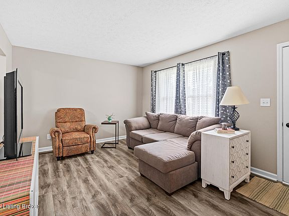 4th image of 945 Guist Creek Dr