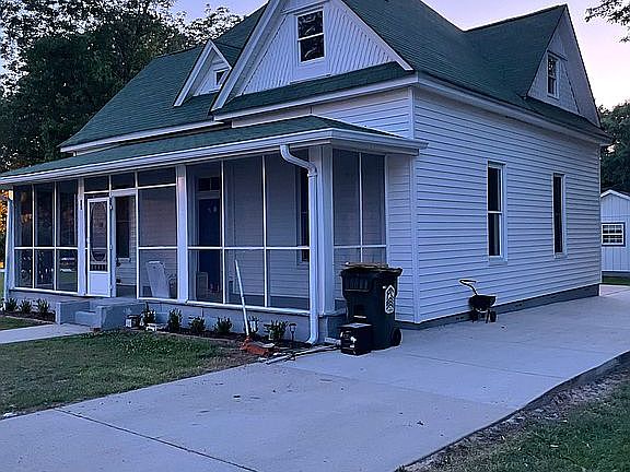 4th image of 44 Lee St