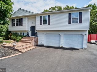 310 Abbey Dr, Mount Wolf, PA 17347
