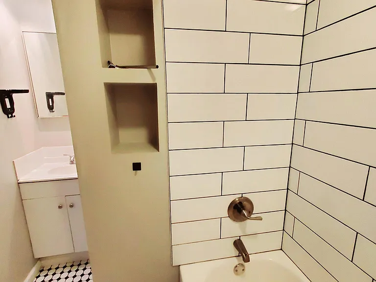 1302 Buena Vista St #3 — Photo 12