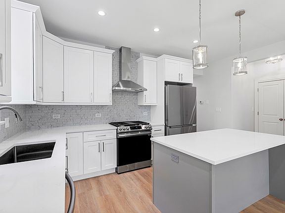 2nd image of 6423 N Washtenaw Ave #3