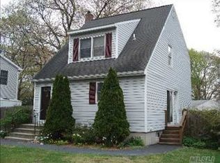52 Putnam Ave, Patchogue, NY 11772
