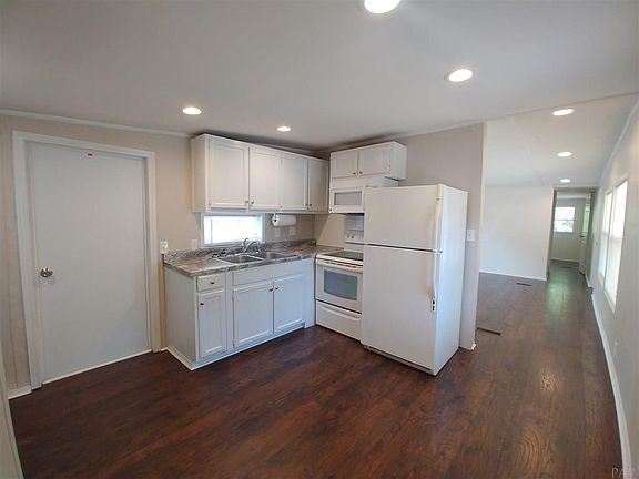 4th image of 2821 Hillcrest Ave #3