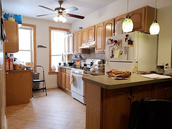 2nd image of 3018 44th St APT 1L