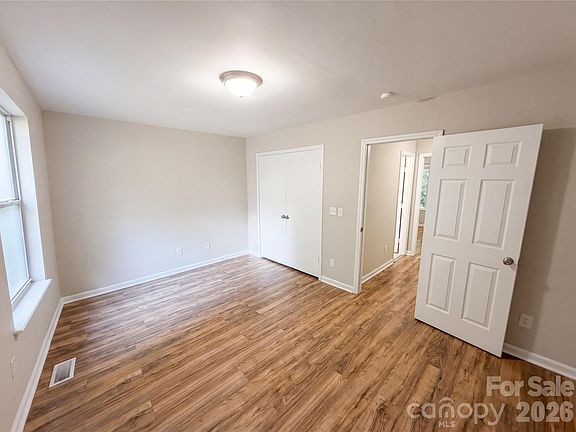 4th image of 4037 Briarhill Dr