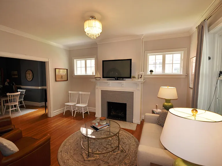 516 N Sheppard St — Photo 4