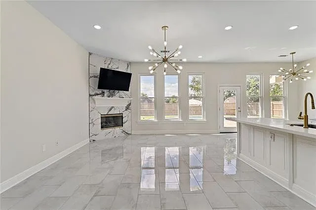 212 Oak Point Dr — Photo 4