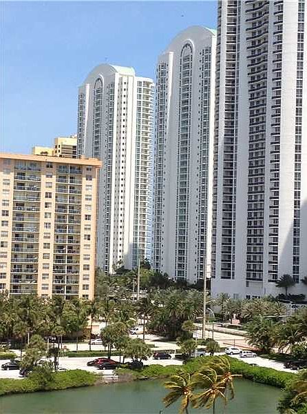 1st image of 100 Bayview Dr APT 830