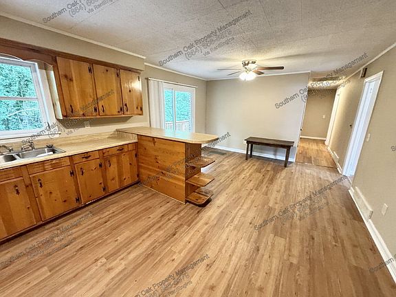 2nd image of 1202 Garden Cir