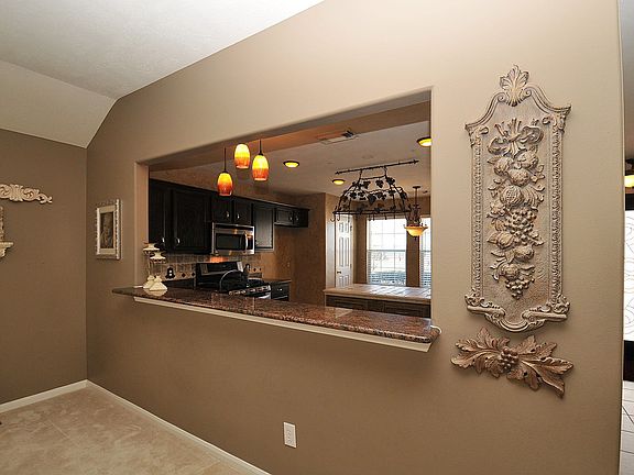 Pass Thru Bar from the Kitchen to the Family Room