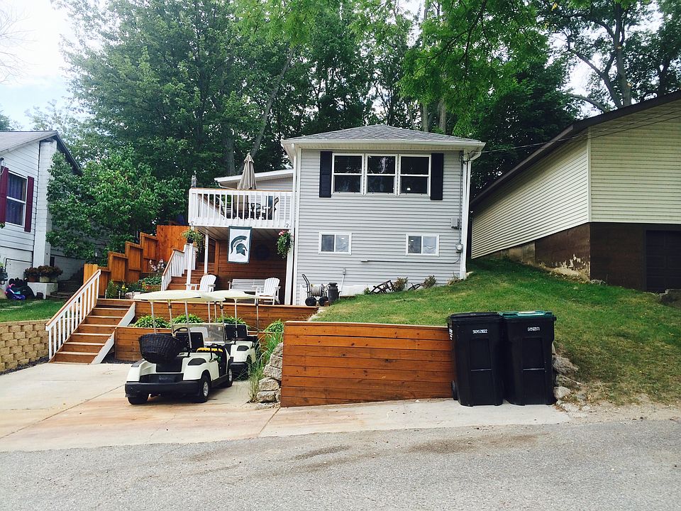 1st image of 750 Kornoelje Dr NE