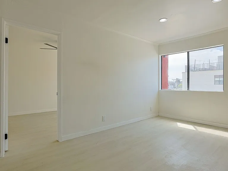 1816 N Gramercy Pl — Photo 6