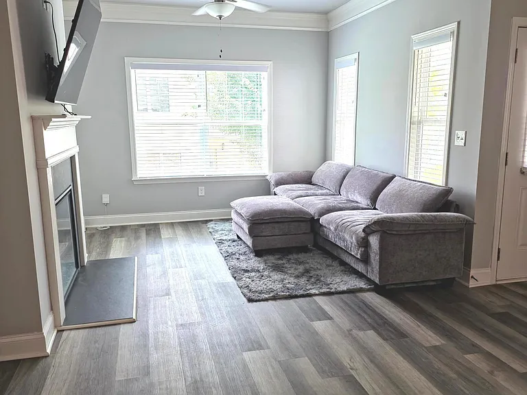 430 Village Creek Dr #B — Photo 12