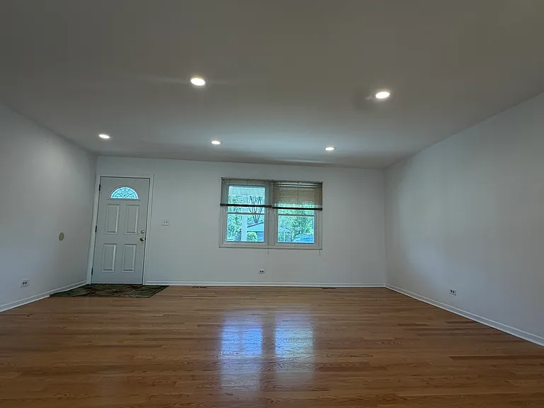 1161 Parker Ln — Photo 15
