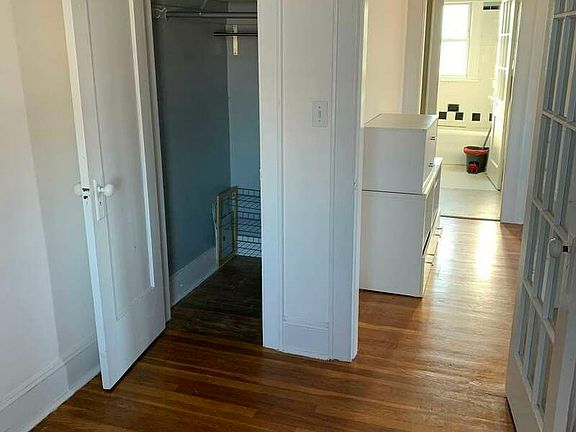 4th image of 20-34 33rd St #2