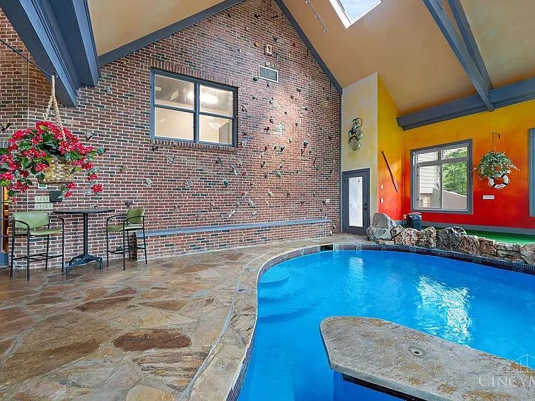 7883 Chestershire Dr — Photo 29