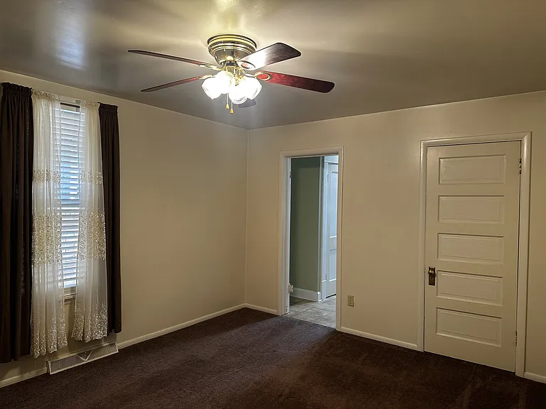 422 Franklin Ave #1 — Photo 4