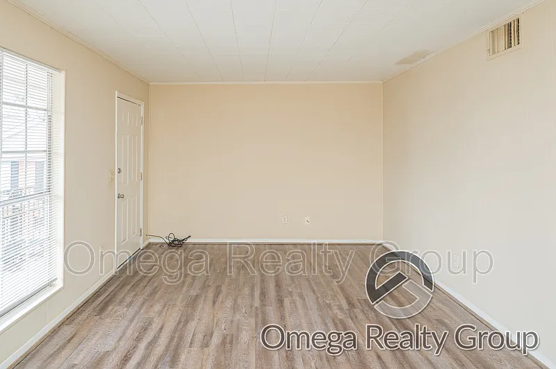 Woodcrest Apartments — Photo 2