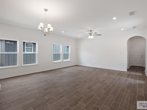5th image of 2511 Cove Real Dr
