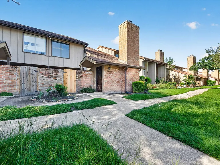 8046 Ellinger Ln — Photo 41