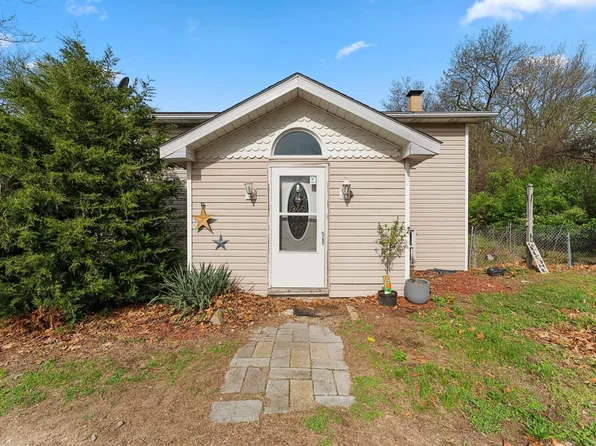 1330 Orchid St SE, Demotte, IN 46310