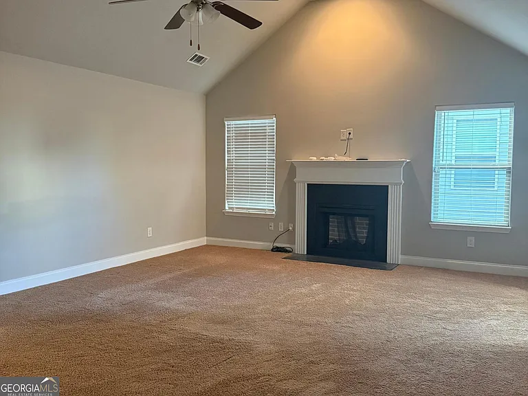125 Leland Ln — Photo 7