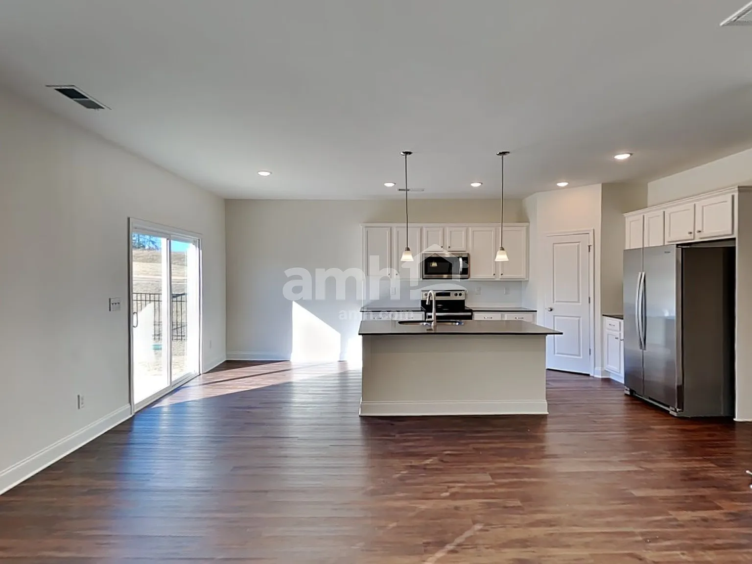 4 bed, 2.5 bath, 2297 sqft, $2,850 — Photo 4